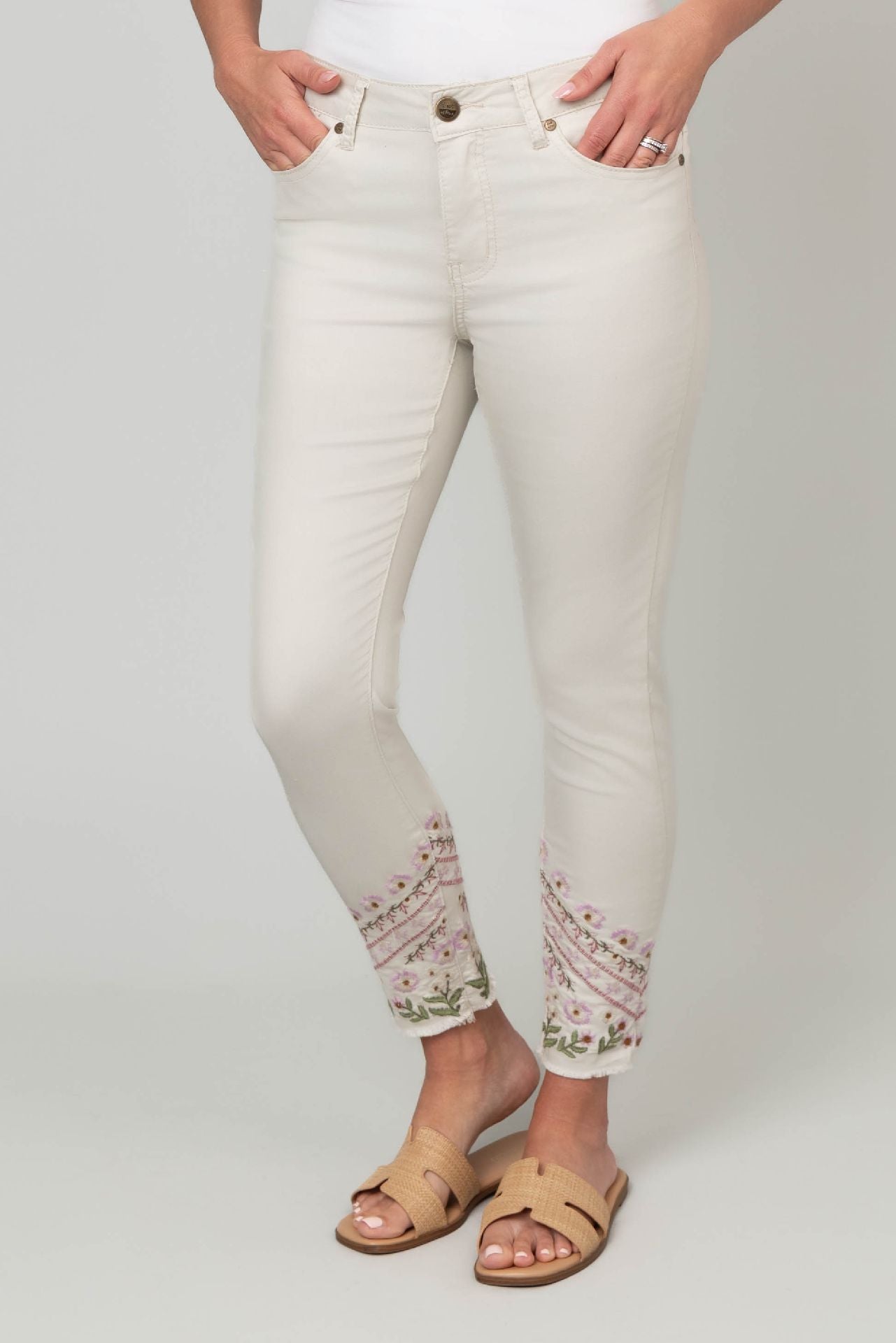 Pant - Cropped Embroidered Floral