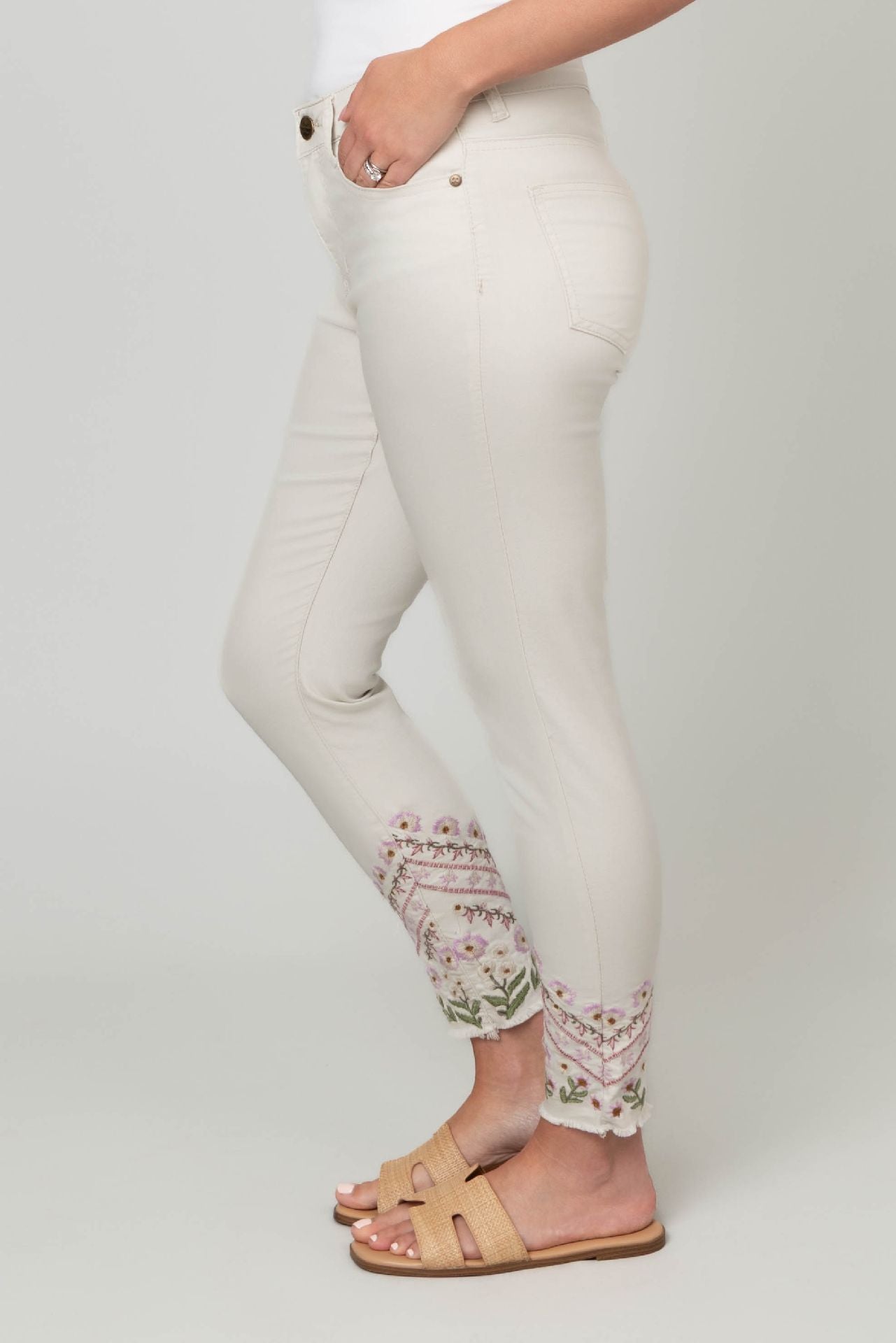 Pant - Cropped Embroidered Floral